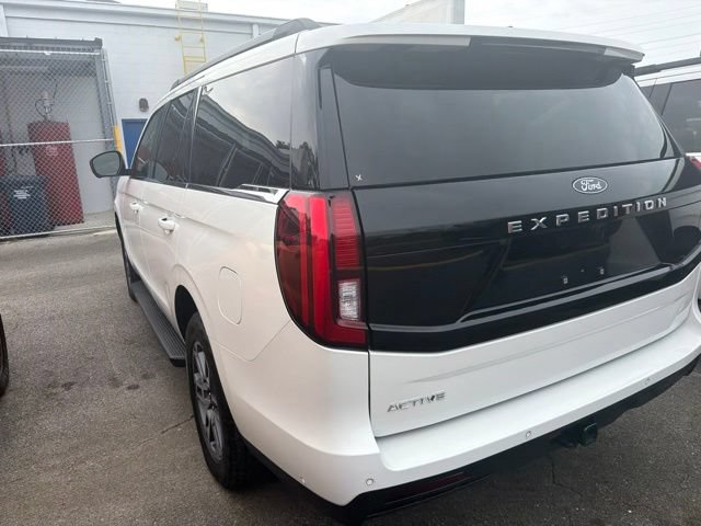 Used 2025 Ford Expedition Active AWD/4WD image 18