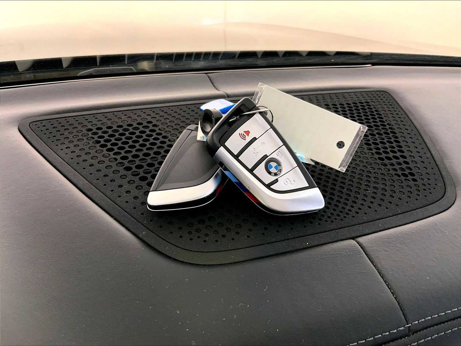 Used 2022 BMW X6 M50i w/ Executive Package image 21