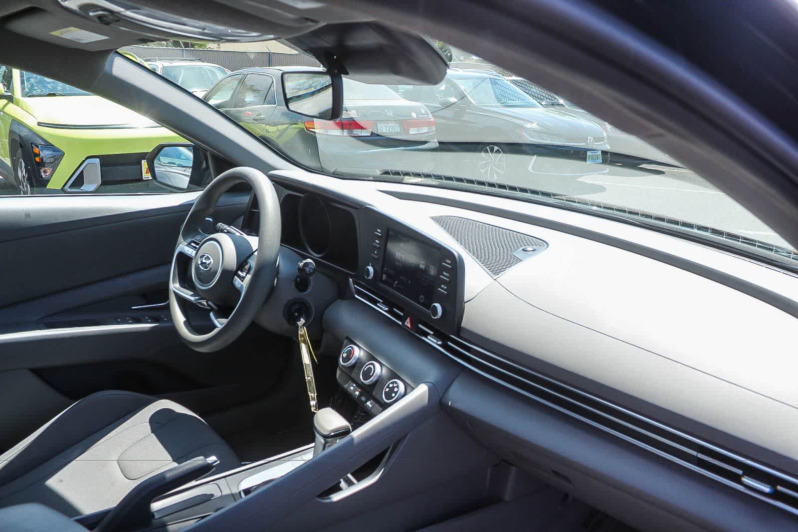 Certified 2023 Hyundai Elantra SE FWD image 21