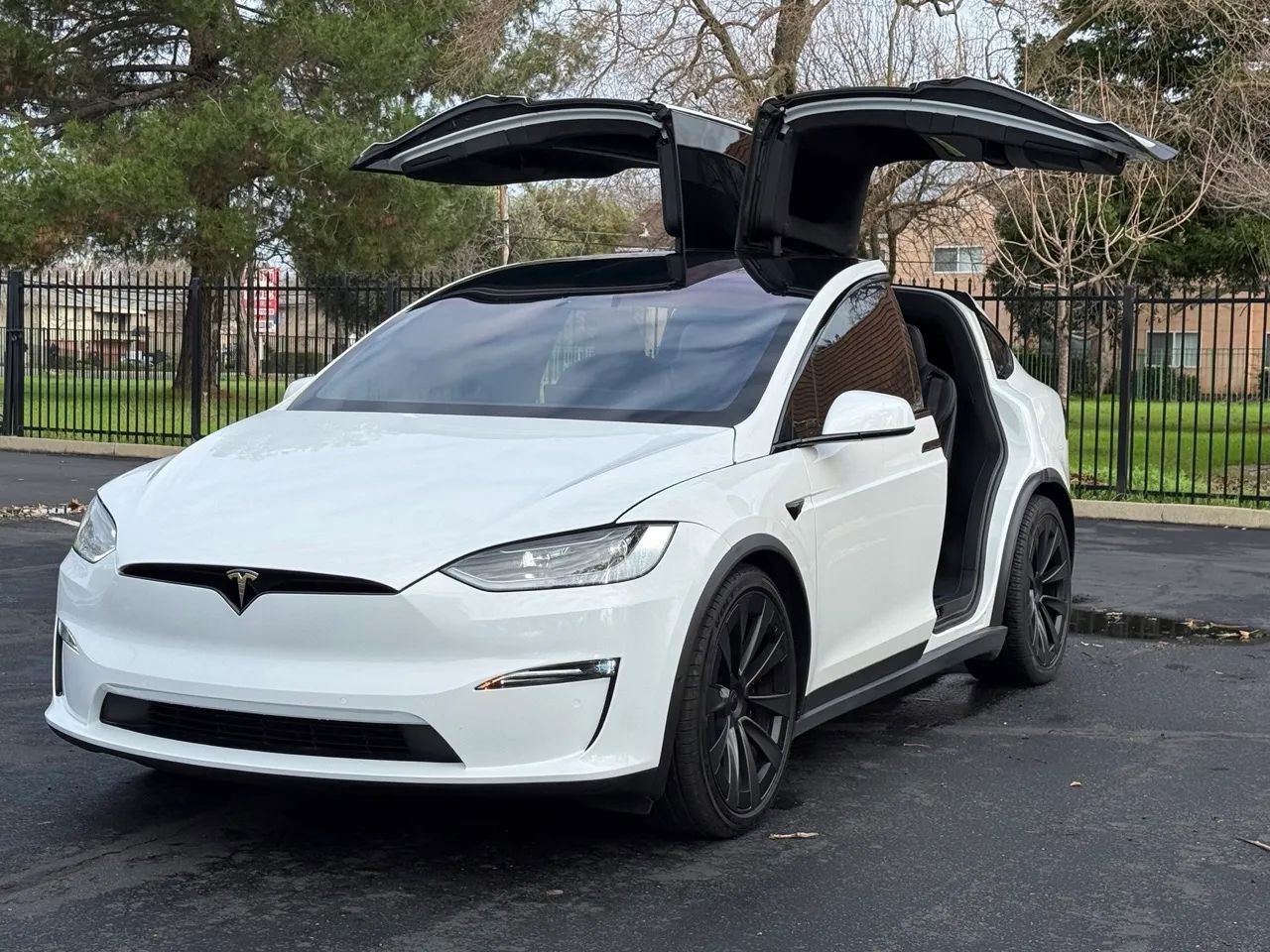 Used 2022 Tesla Model X Plaid image 2