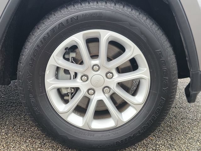 Used 2021 Jeep Grand Cherokee Laredo RWD image 11