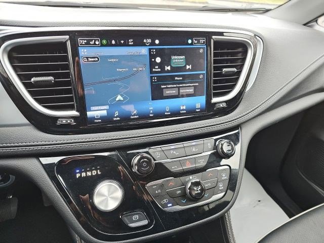 Used 2026 Chrysler Pacifica Limited image 21