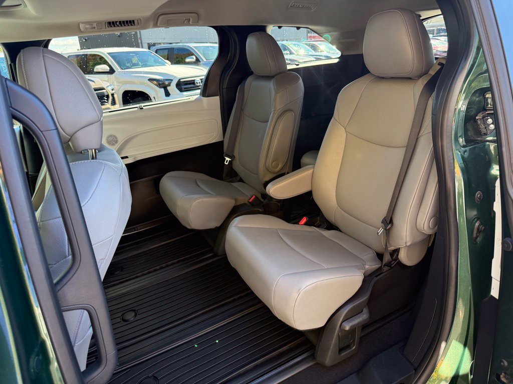 Used 2026 Toyota Sienna XLE AWD/4WD image 16