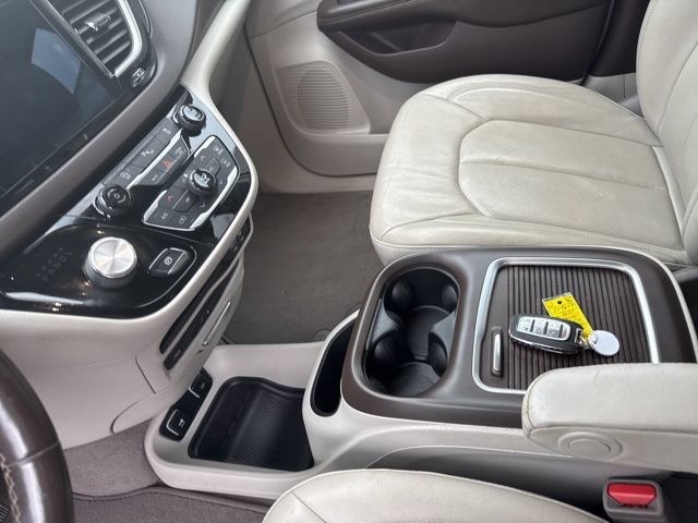 Used 2020 Chrysler Pacifica Touring-L Plus FWD image 12