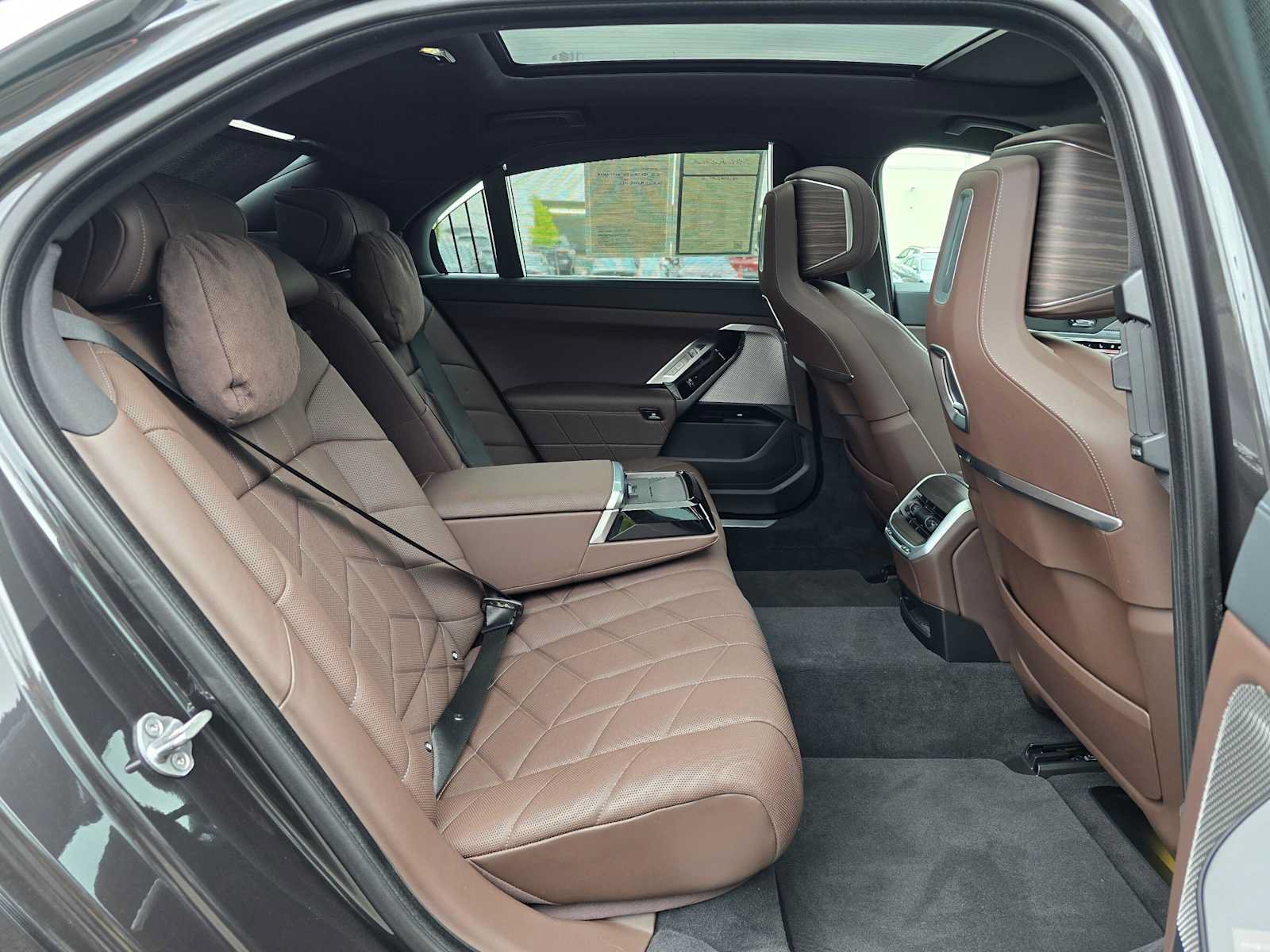 Used 2023 BMW i7 xDrive60 AWD/4WD image 12