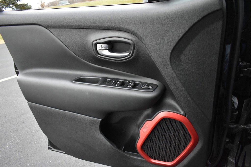 Used 2022 Jeep Renegade Trailhawk w/ Trailer Tow Group image 27