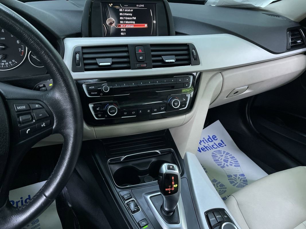 Used 2017 BMW 320i xDrive Sedan image 21