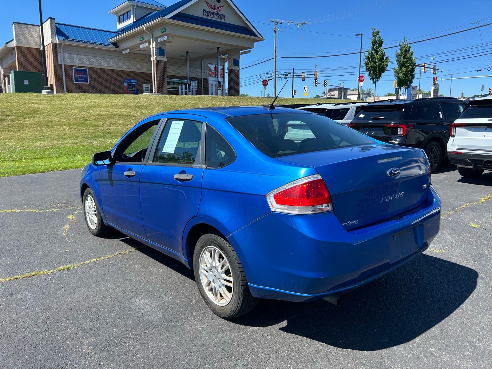Used 2010 Ford Focus SE FWD image 7