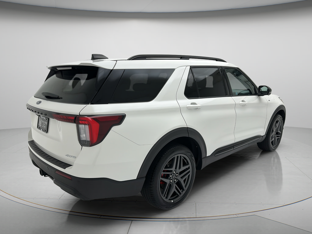 Used 2025 Ford Explorer ST-Line w/ ST-Line Street Pack AWD/4WD image 5