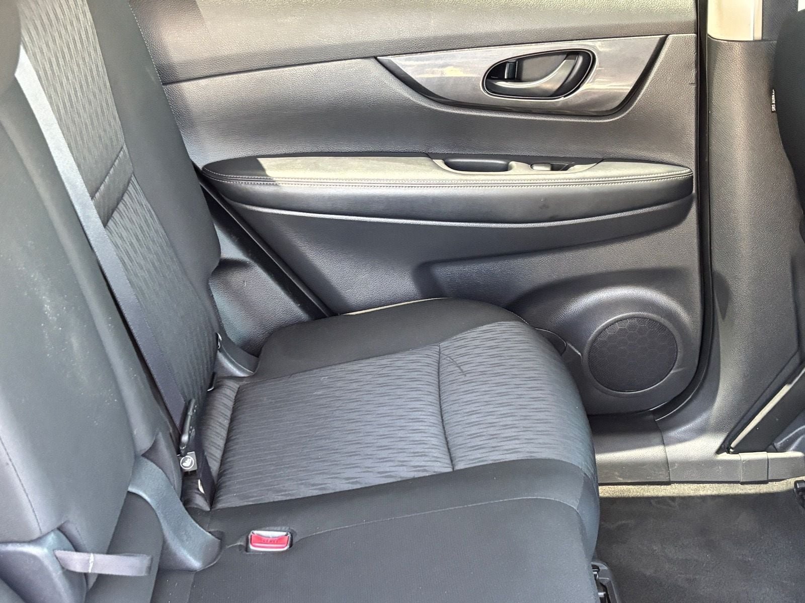 Used 2020 Nissan Rogue S FWD image 11