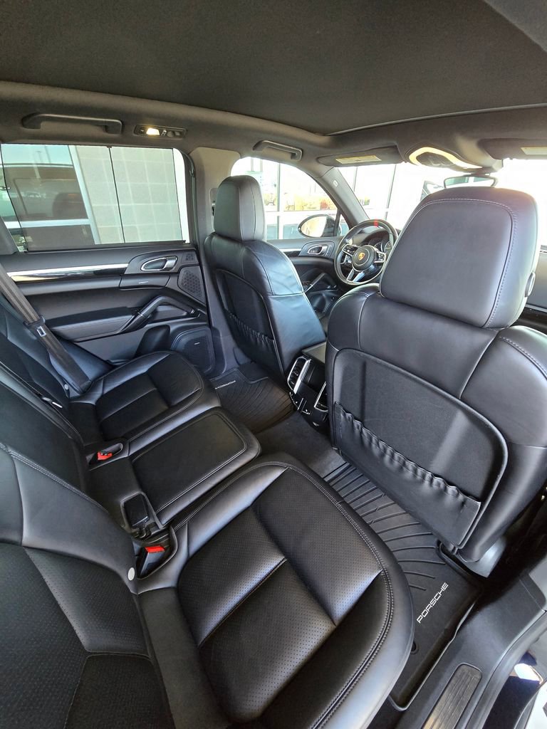 Used 2017 Porsche Cayenne S image 18