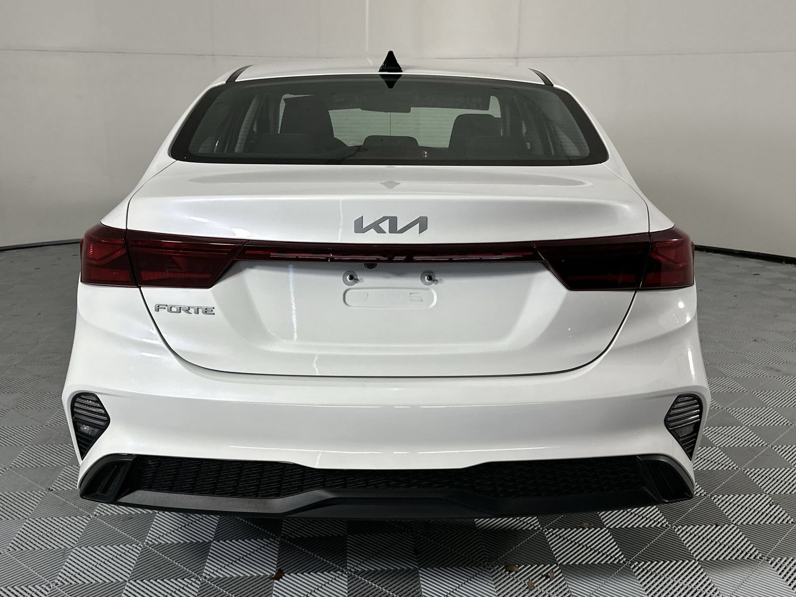 Used 2023 Kia Forte LXS FWD image 7