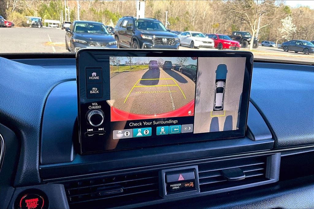 Used 2025 Honda Pilot TrailSport image 13