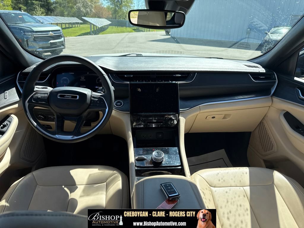 Used 2023 Jeep Grand Cherokee L Limited AWD/4WD image 4