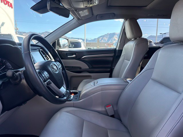 Used 2019 Toyota Highlander Limited AWD/4WD image 12