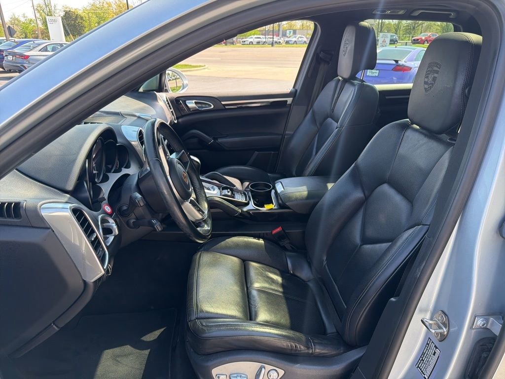Used 2017 Porsche Cayenne Platinum Edition image 7