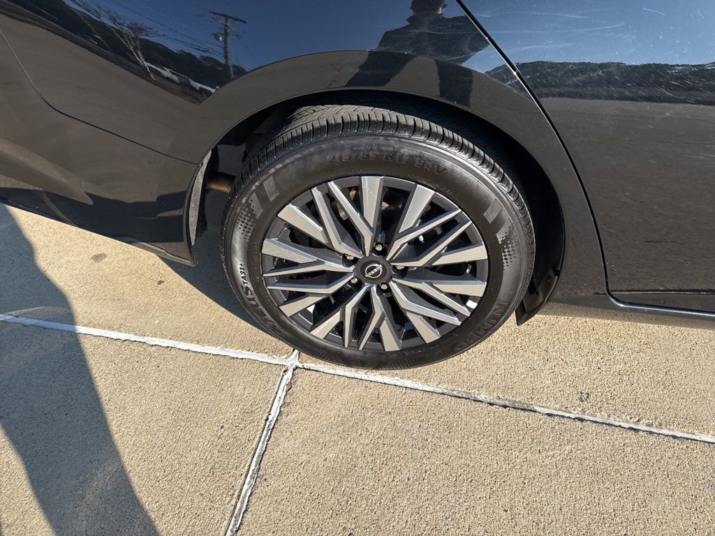 Used 2025 Nissan Altima 2.5 SV image 4