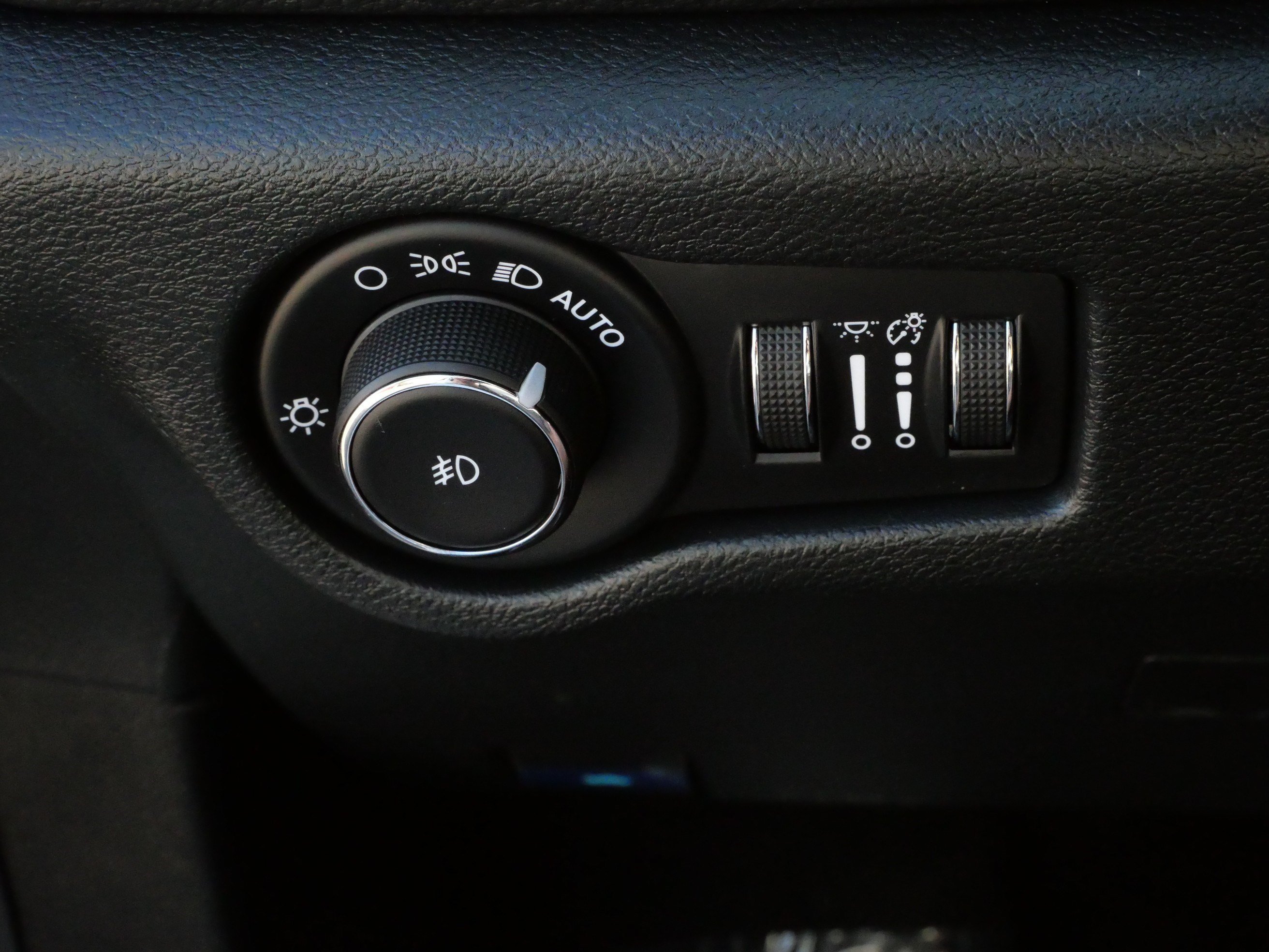 Used 2025 Chrysler Pacifica Limited FWD image 26