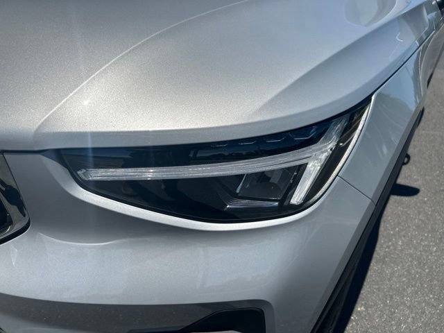 Certified 2025 Volvo XC40 B5 Core AWD/4WD image 8