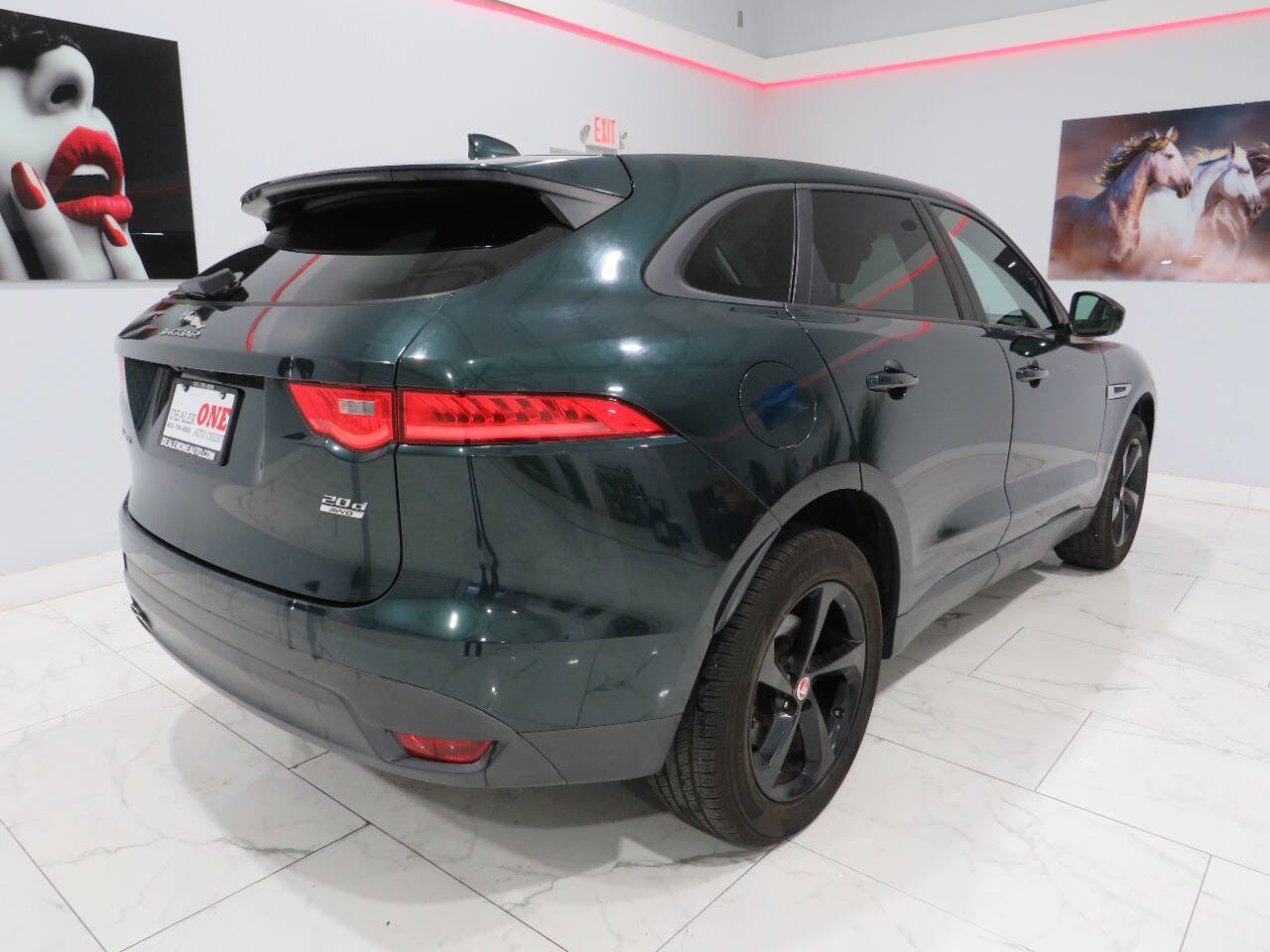 Used 2017 Jaguar F-PACE Premium image 4