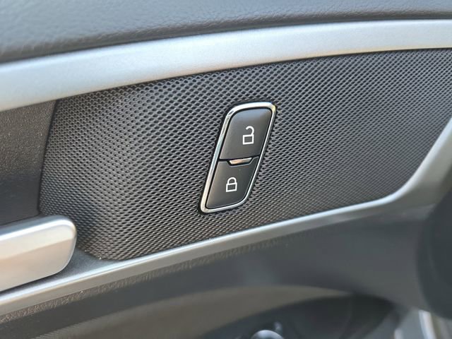 Used 2020 Ford Fusion SE image 16