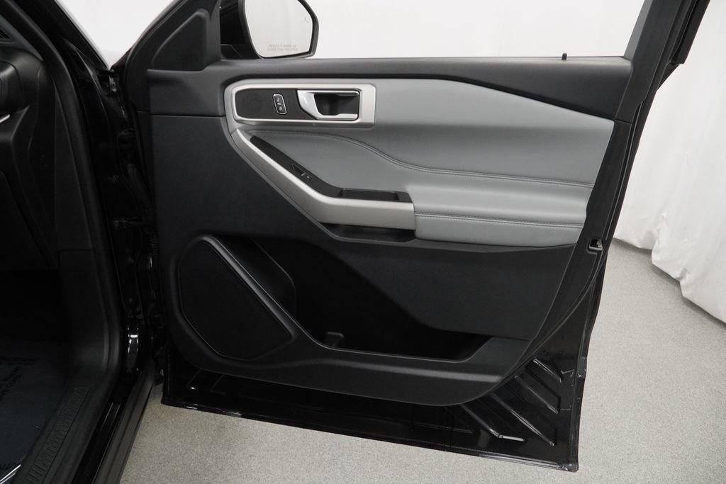 Used 2022 Ford Explorer XLT w/ Equipment Group 202A image 50