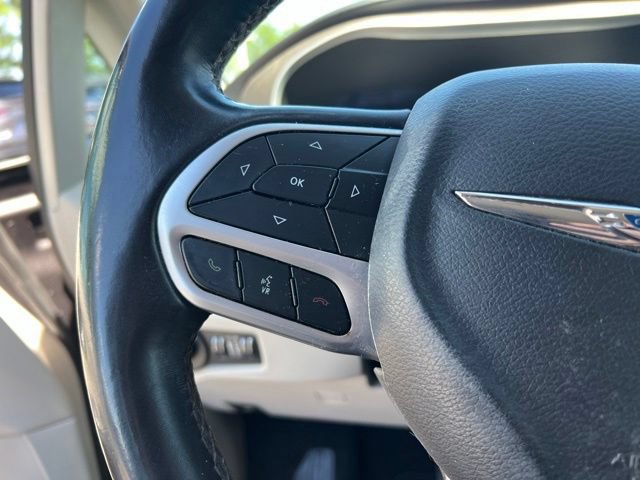 Used 2018 Chrysler Pacifica Touring-L FWD image 14