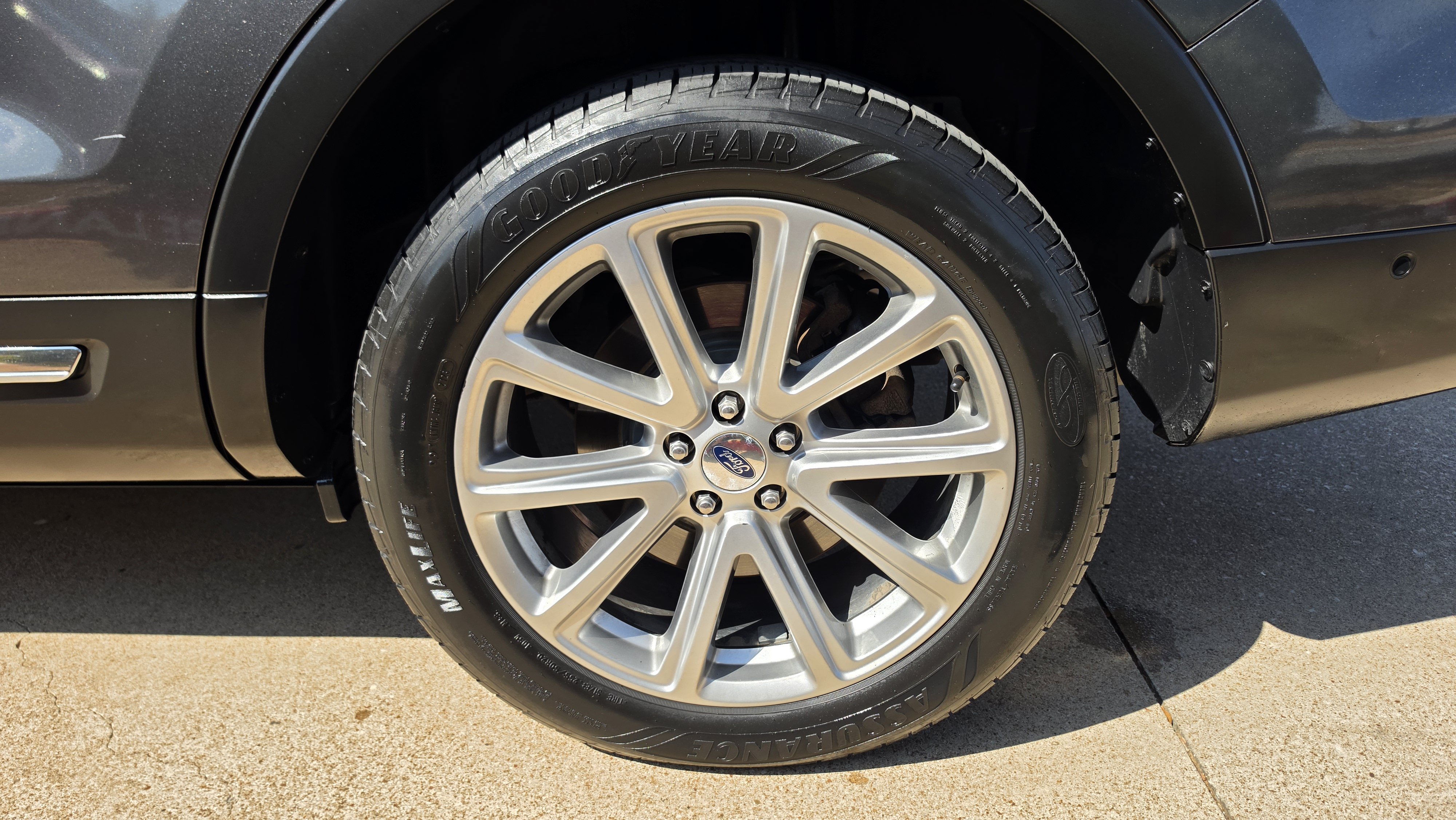 Used 2017 Ford Explorer Limited w/ Equipment Group 301A AWD/4WD image 14