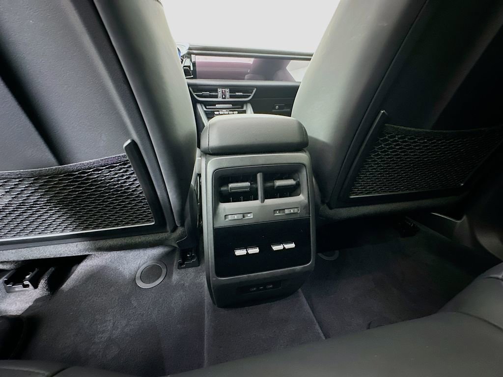 Certified 2025 Porsche Macan Electric image 27