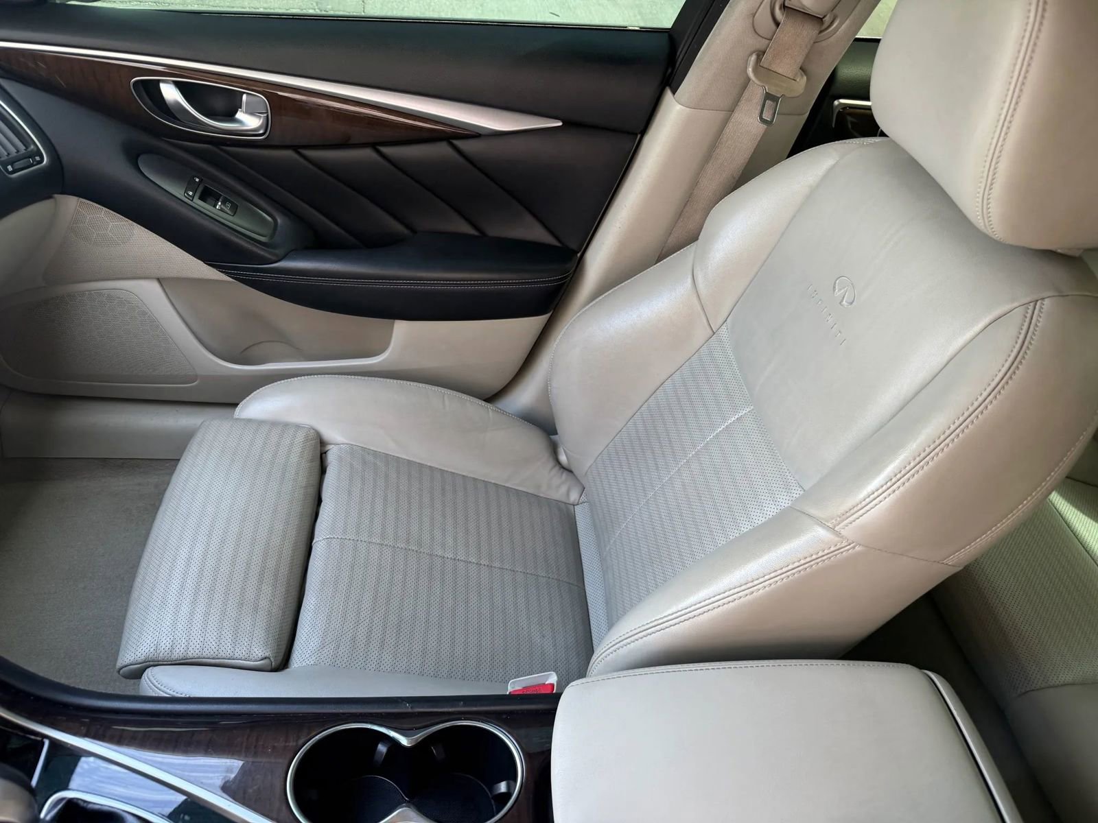 Used 2014 INFINITI Q50 AWD w/ Deluxe Touring Package image 16