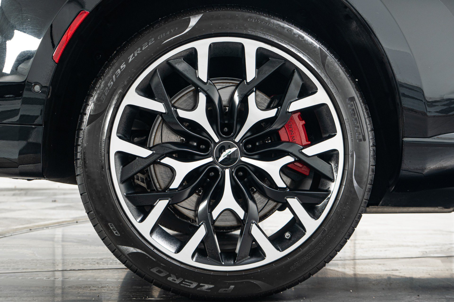 Used 2021 Aston Martin DBX AWD/4WD image 42