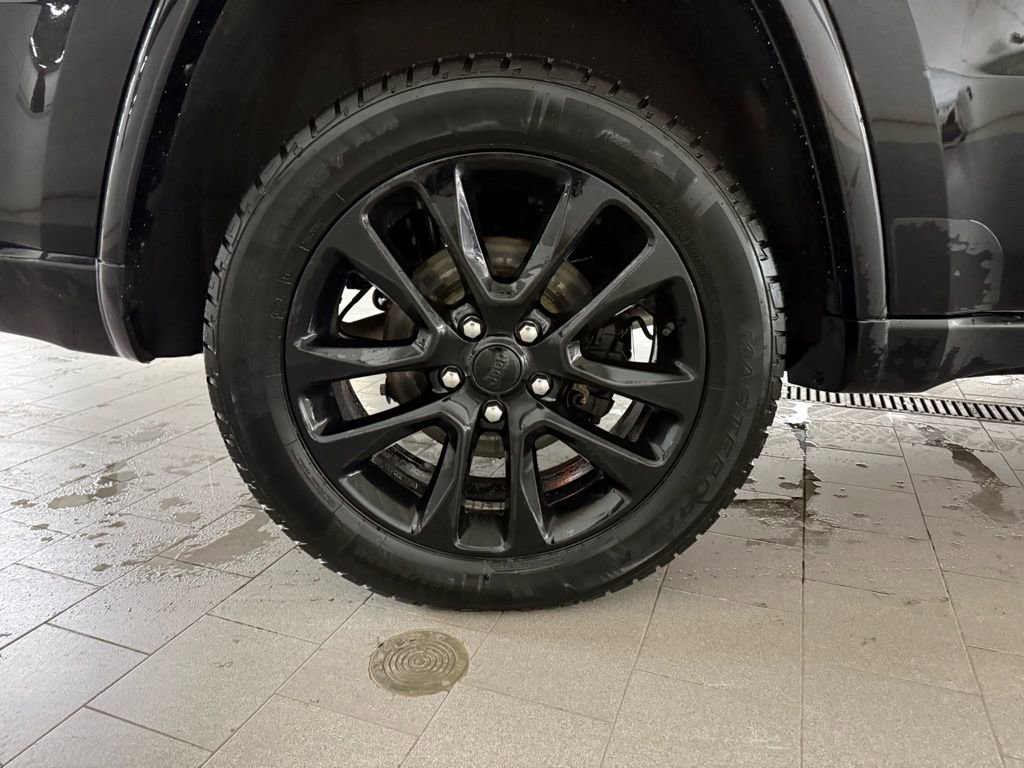 Used 2020 Jeep Grand Cherokee Altitude image 27