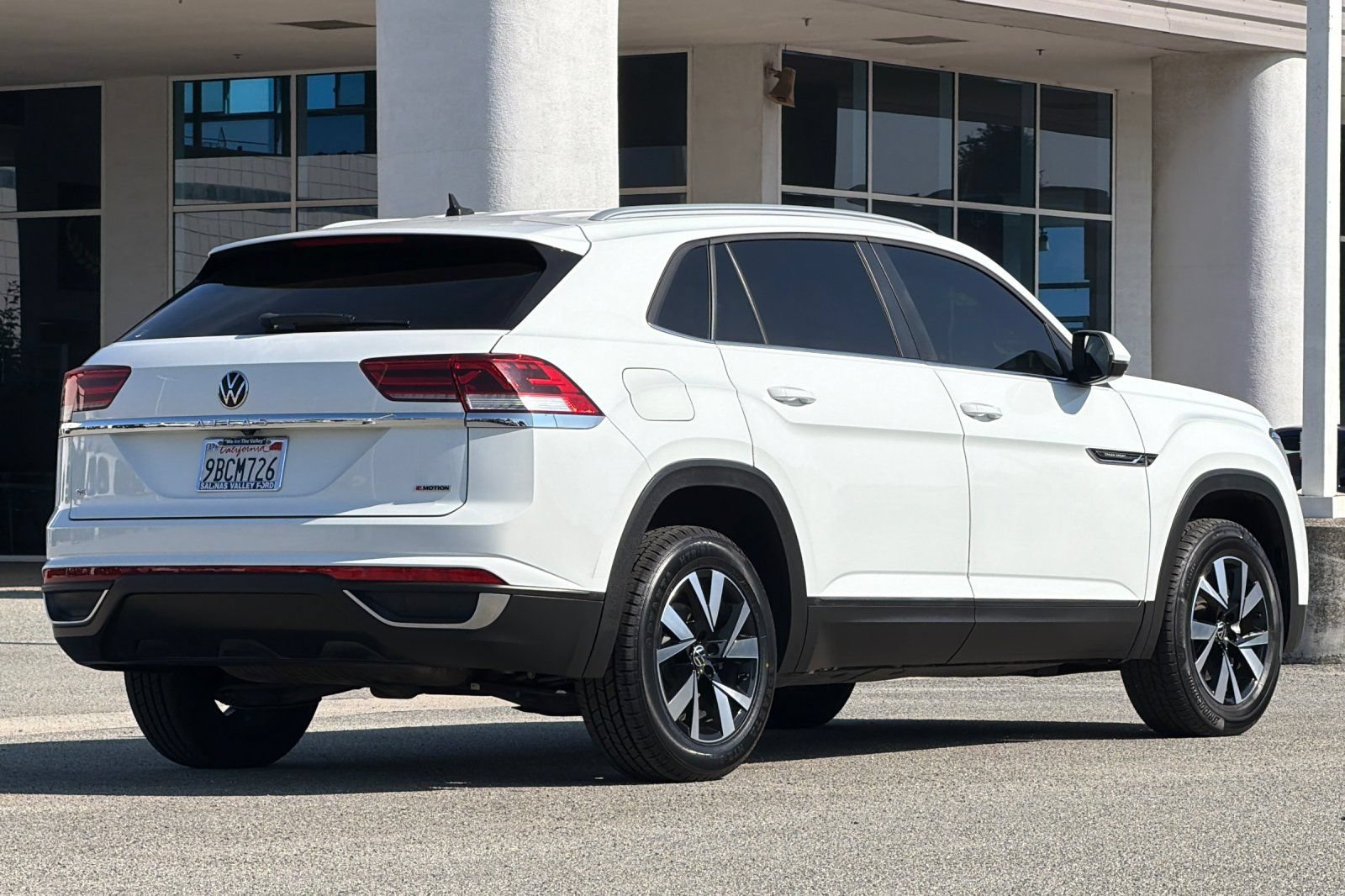 Used 2022 Volkswagen Atlas Cross Sport SE AWD/4WD image 4