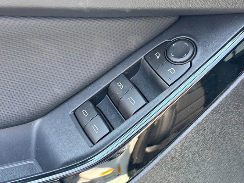 New 2026 Chevrolet Equinox LT w/ Convenience Package II FWD image 11