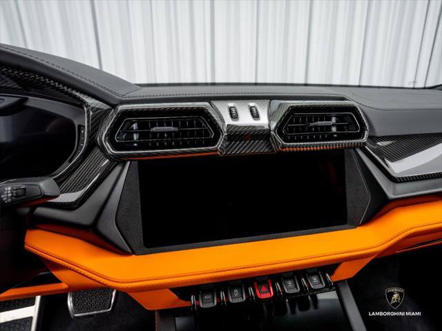 Used 2026 Lamborghini Urus SE AWD/4WD image 30