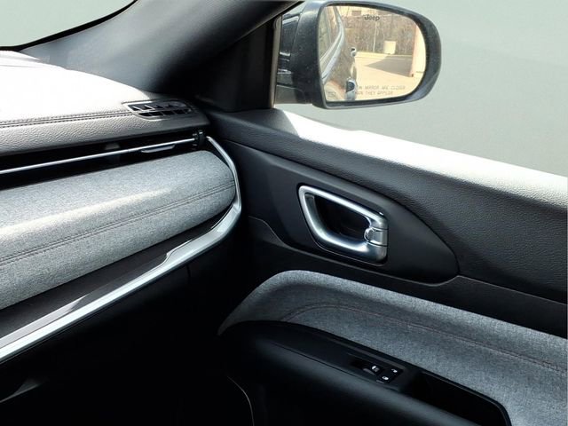 Used 2023 Jeep Compass Latitude image 24