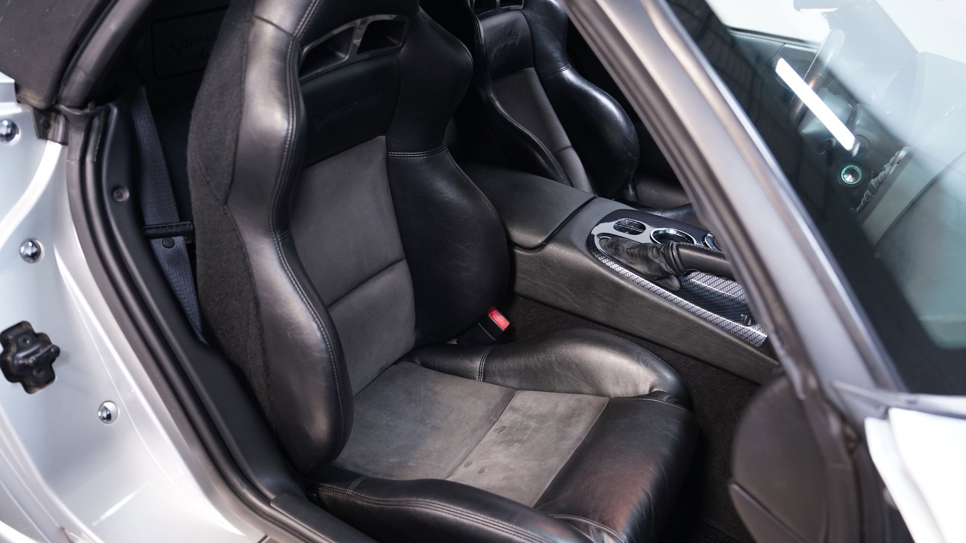 Used 2005 Dodge Viper SRT-10 image 39