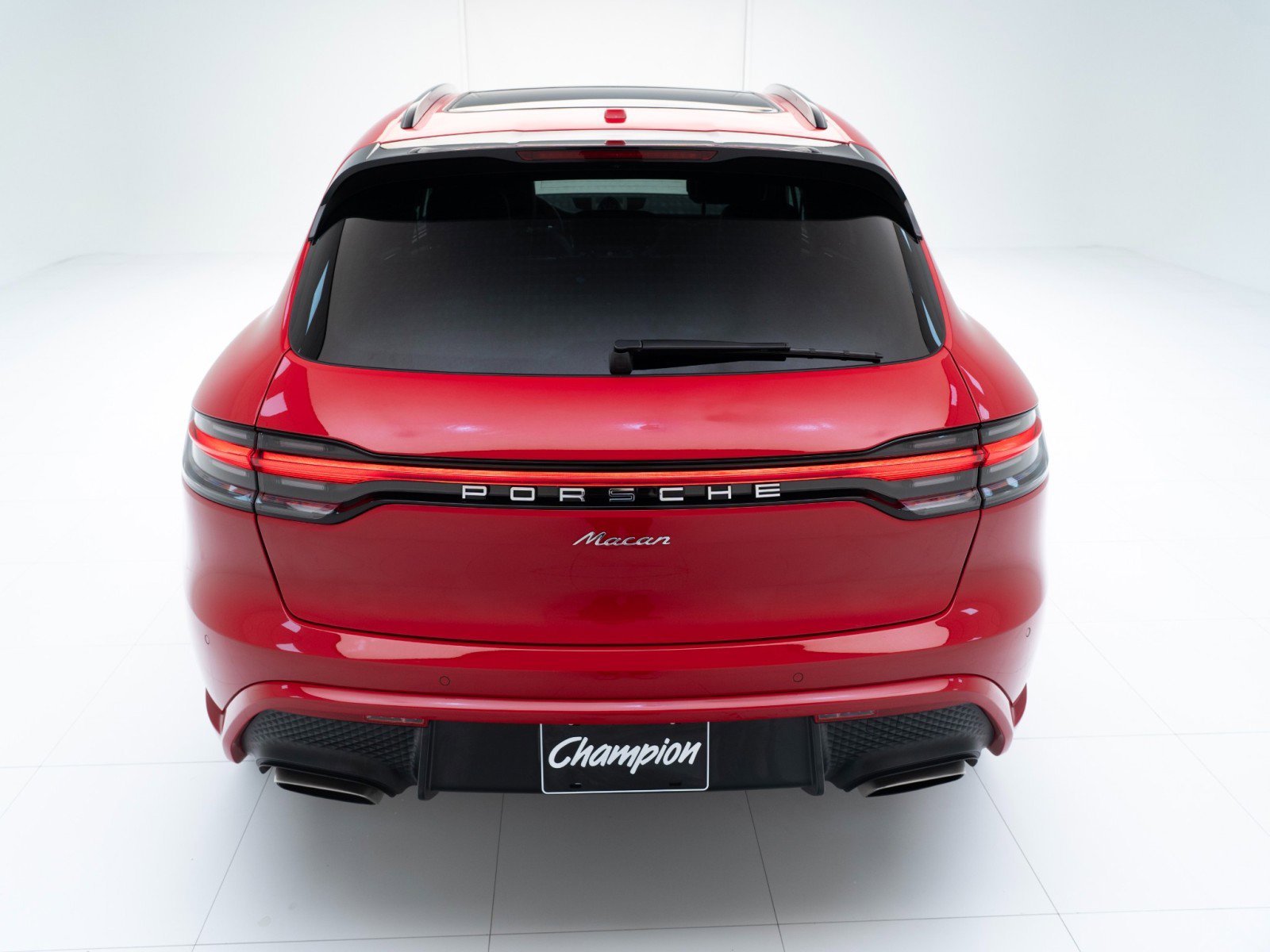 Certified 2025 Porsche Macan image 10