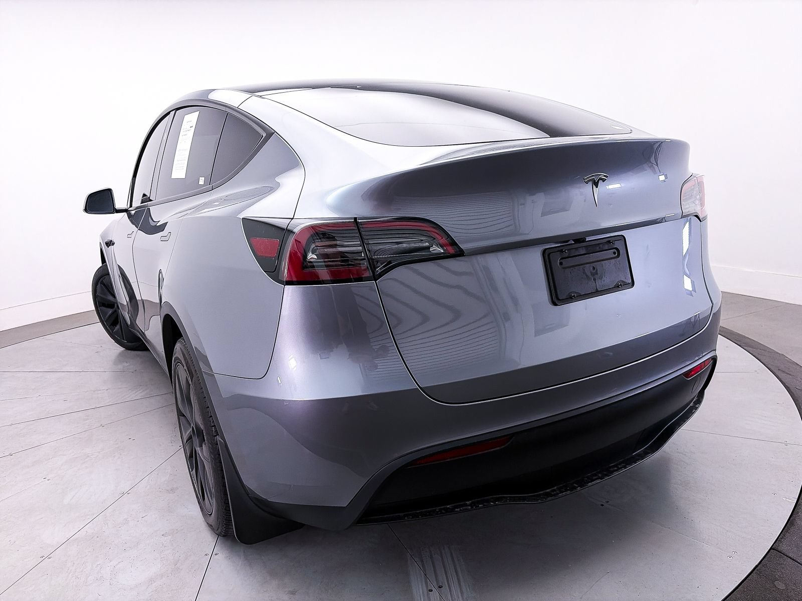 Used 2025 Tesla Model Y Long Range RWD image 4