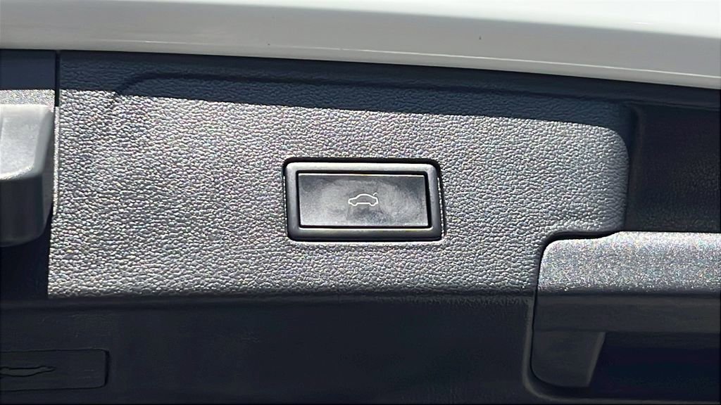 Used 2024 Volkswagen Atlas Cross Sport SE image 17