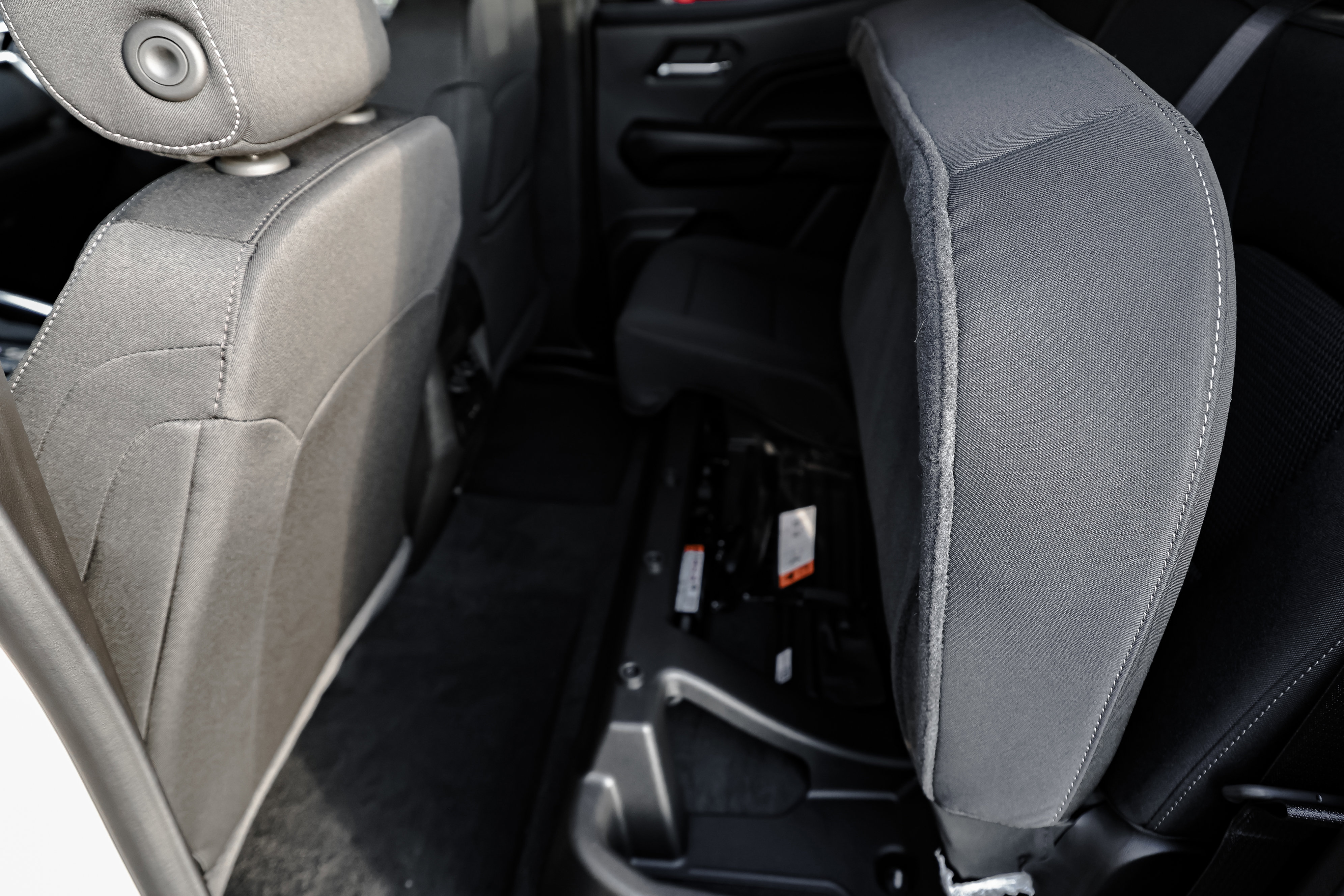 New 2026 GMC Canyon Elevation w/ Convenience Package image 16