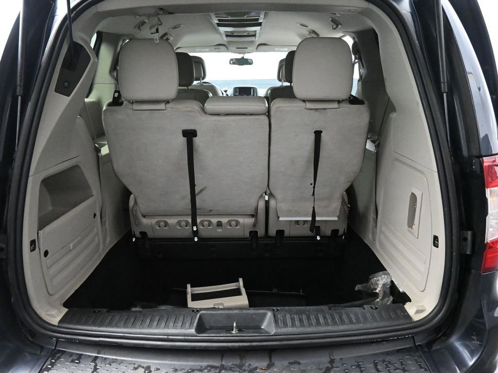 Used 2013 Chrysler Town & Country Touring image 23