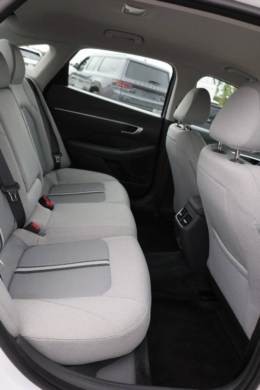 Used 2020 Hyundai Sonata SEL w/ Convenience Package FWD image 16