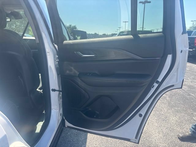 Used 2023 Jeep Grand Cherokee Laredo AWD/4WD image 23