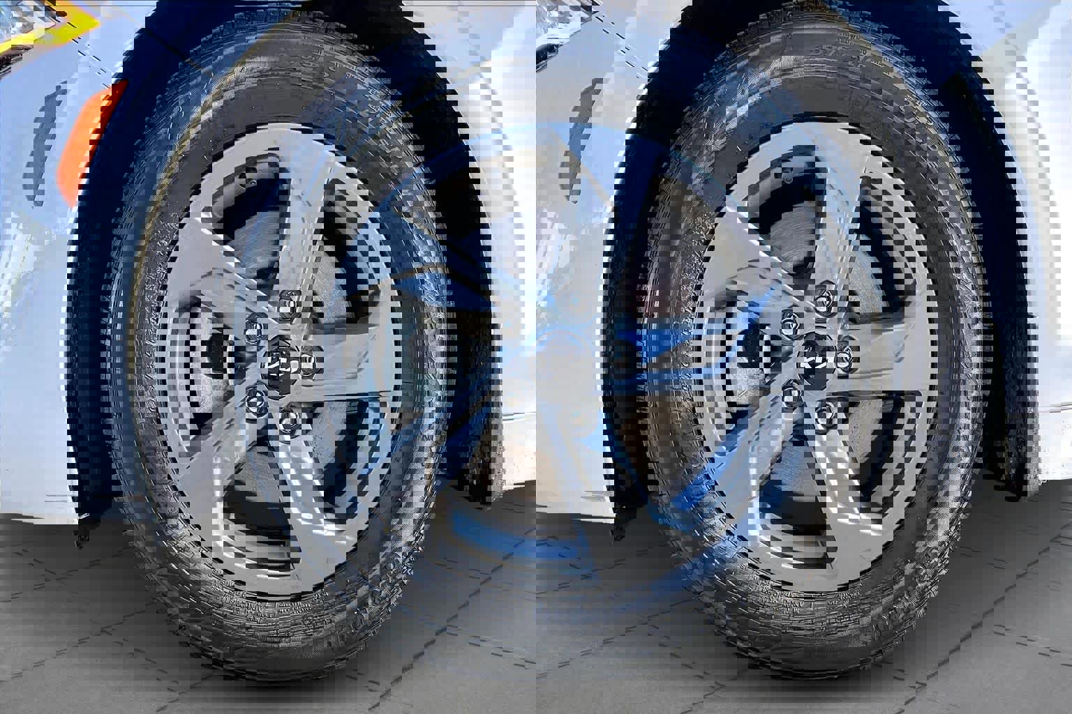 Used 2022 Kia K5 LX image 10