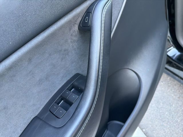 Used 2021 Tesla Model Y Long Range image 22