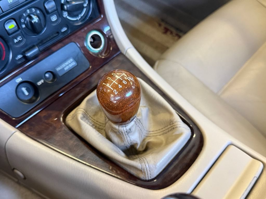 Used 2000 MAZDA MX-5 Miata RWD image 19