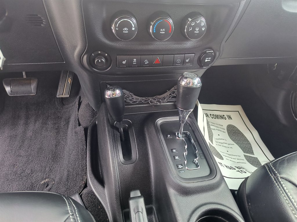 Used 2014 Jeep Wrangler Unlimited Rubicon image 25