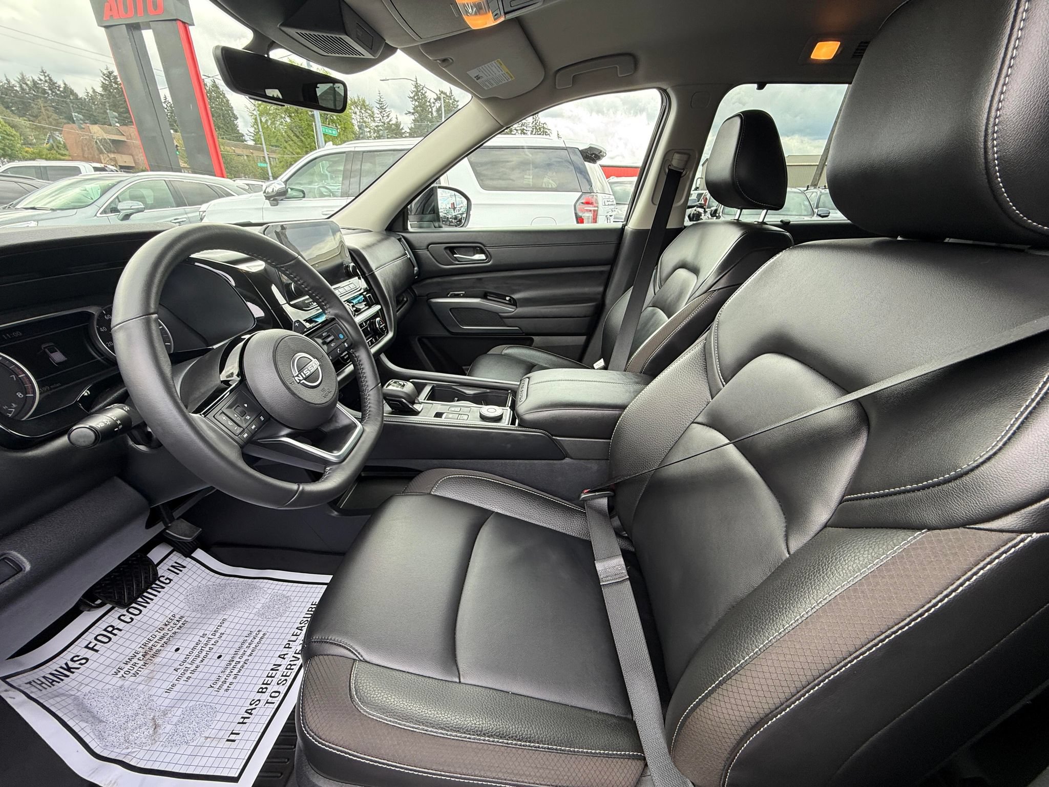 Used 2025 Nissan Pathfinder SL AWD/4WD image 5