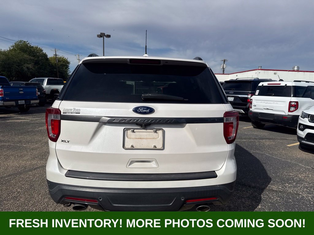 Used 2018 Ford Explorer XLT w/ Equipment Group 202A FWD image 3